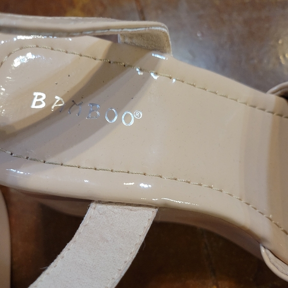 Women's Cream Platform Sandals - Picture 9 of 12